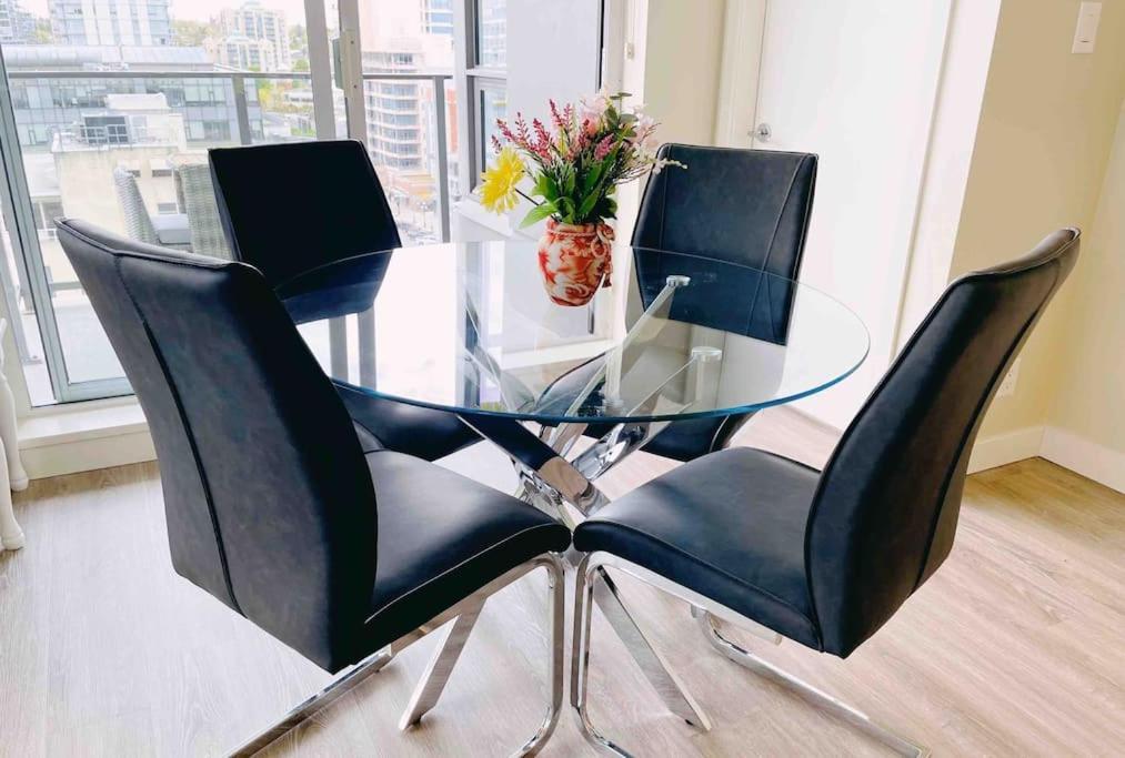 Modern 2 Bedroom Ocean Views Victoria Downtown Free Parking 외부 사진