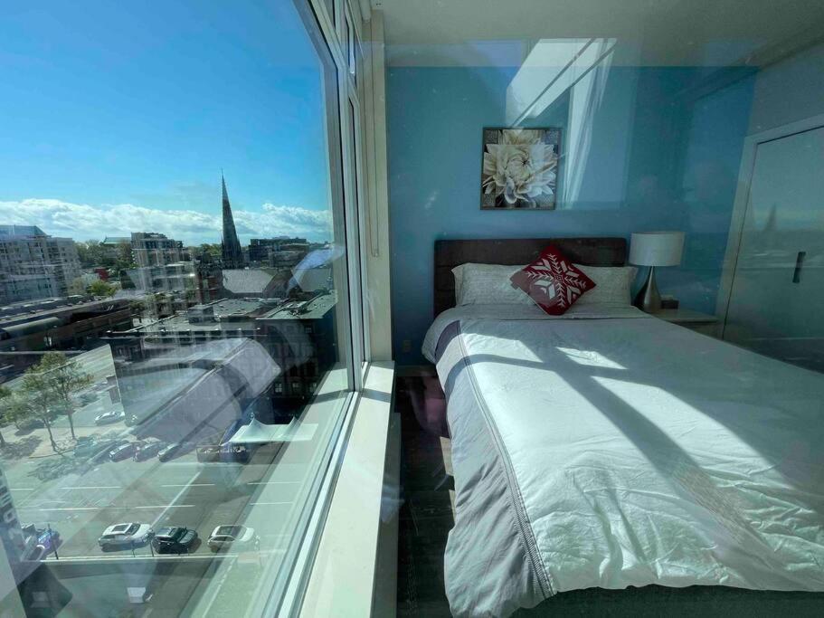 Modern 2 Bedroom Ocean Views Victoria Downtown Free Parking 외부 사진