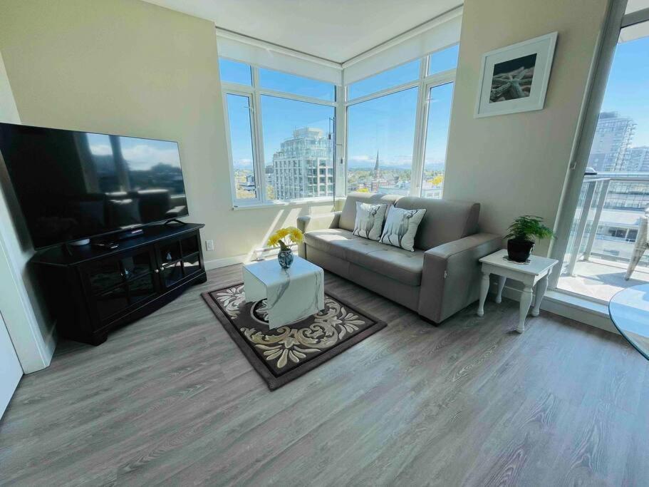 Modern 2 Bedroom Ocean Views Victoria Downtown Free Parking 외부 사진