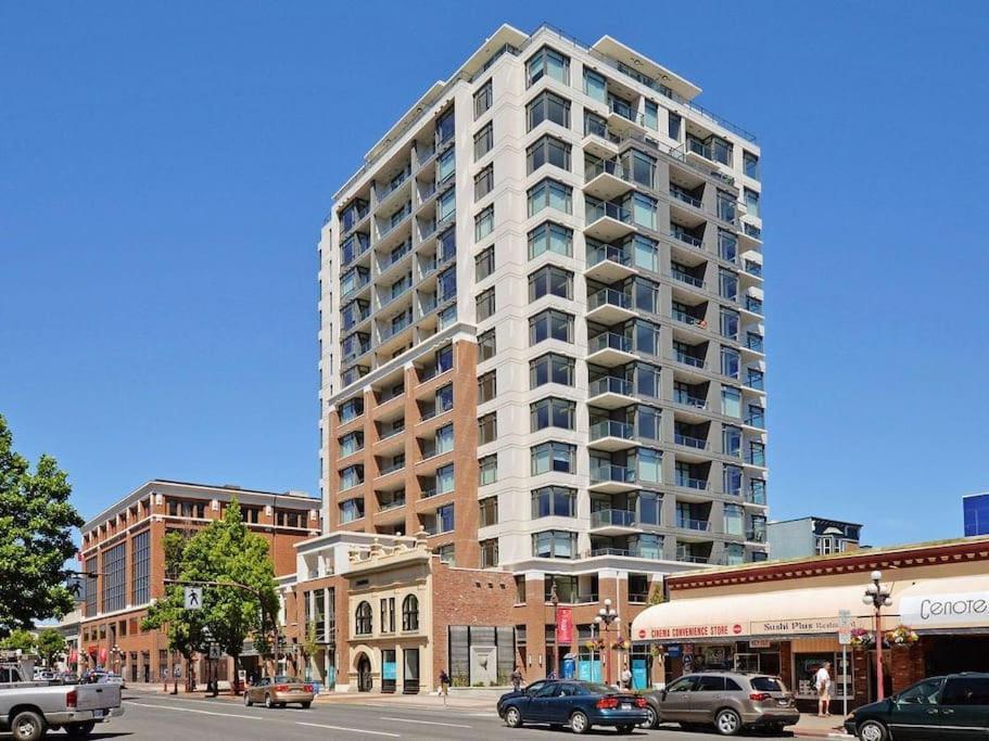 Modern 2 Bedroom Ocean Views Victoria Downtown Free Parking 외부 사진